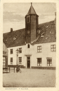 12527 Gezicht op de voorgevel van het huis Prattenburg (Muurhuizen 201) te Amersfoort uit het zuiden.
